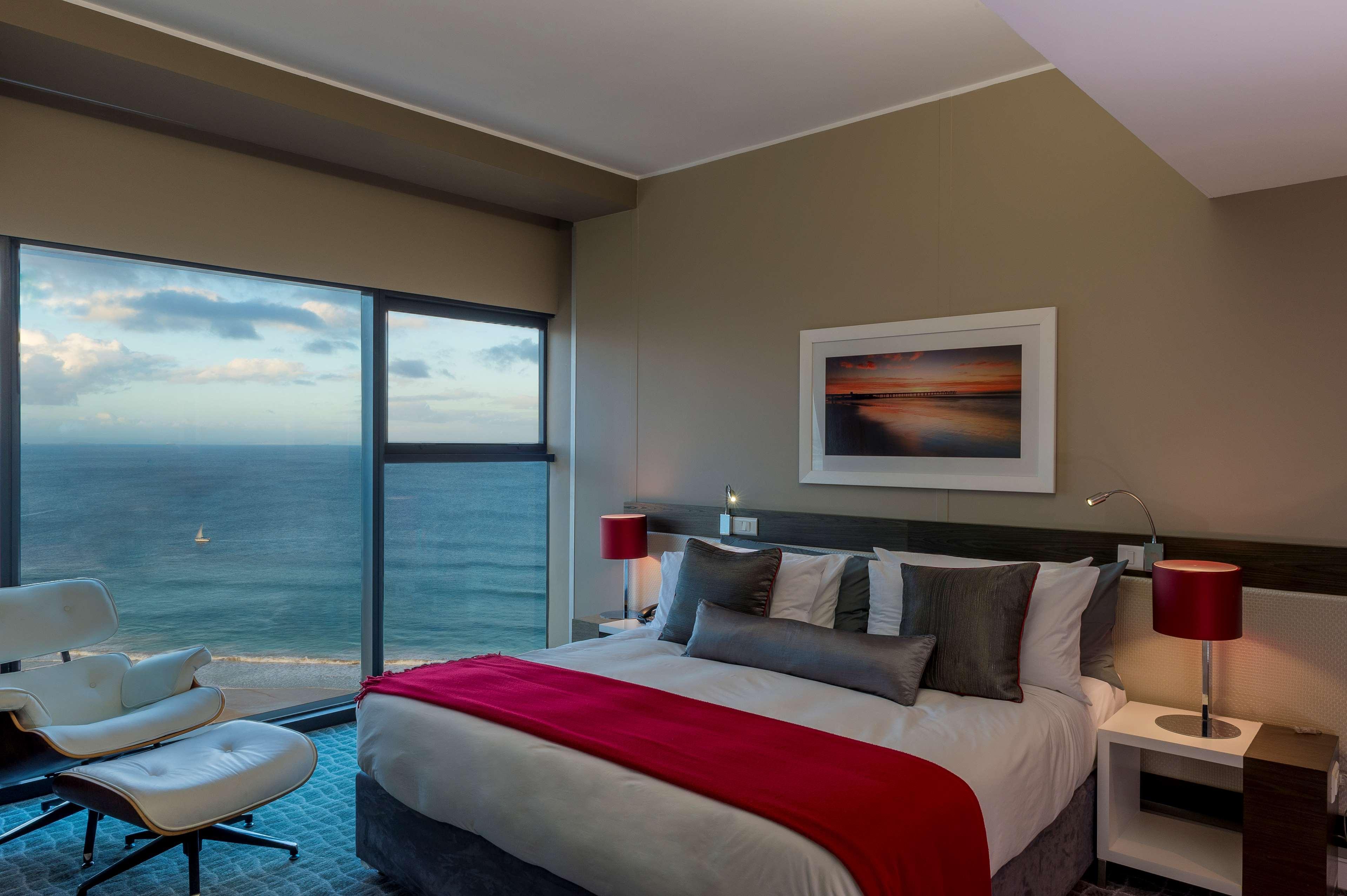 Radisson Blu Hotel, Port Elizabeth Exterior photo A bedroom at the Southern Sun Waterfront Cape Town