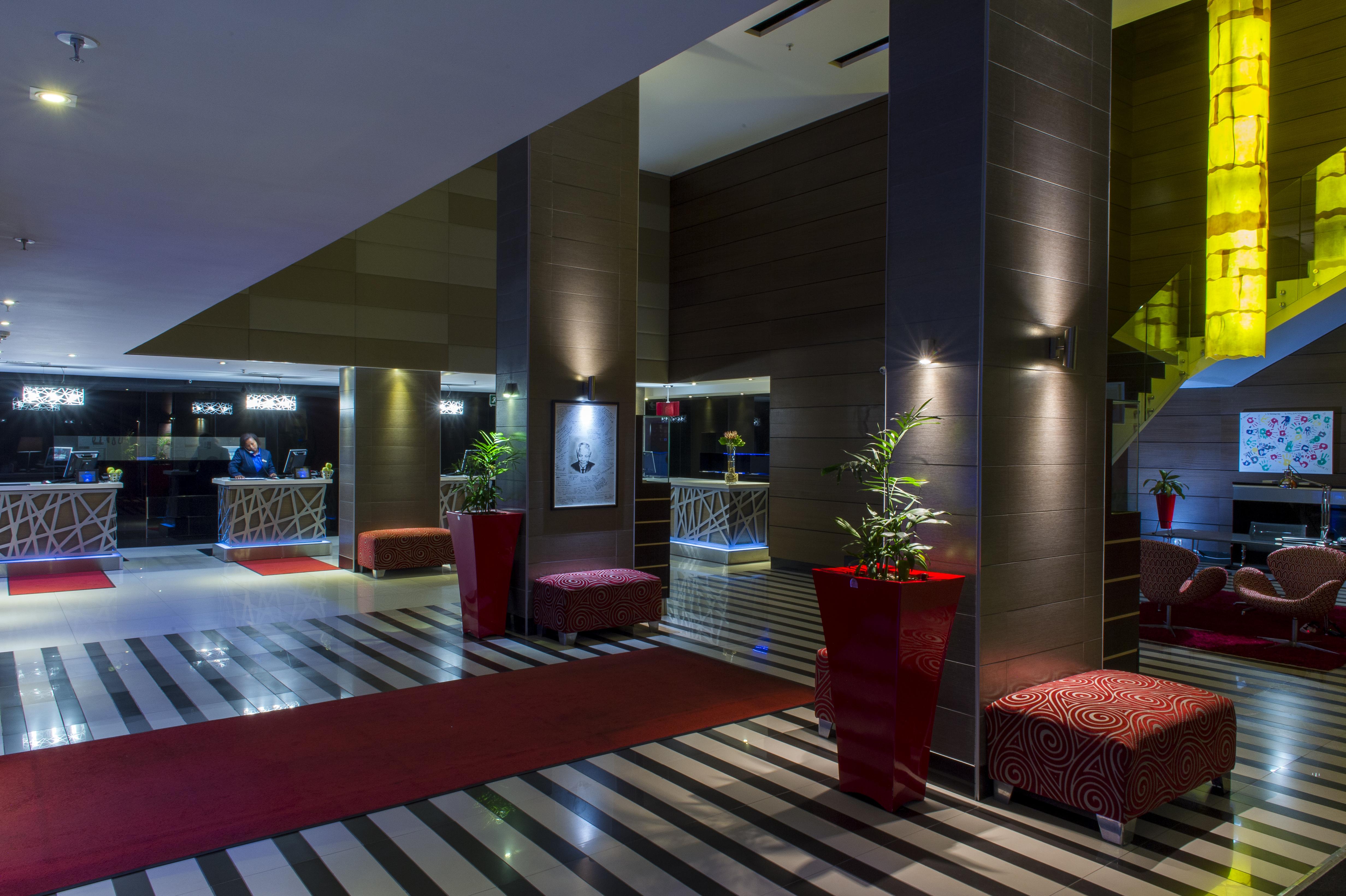Radisson Blu Hotel, Port Elizabeth Exterior photo Lobby