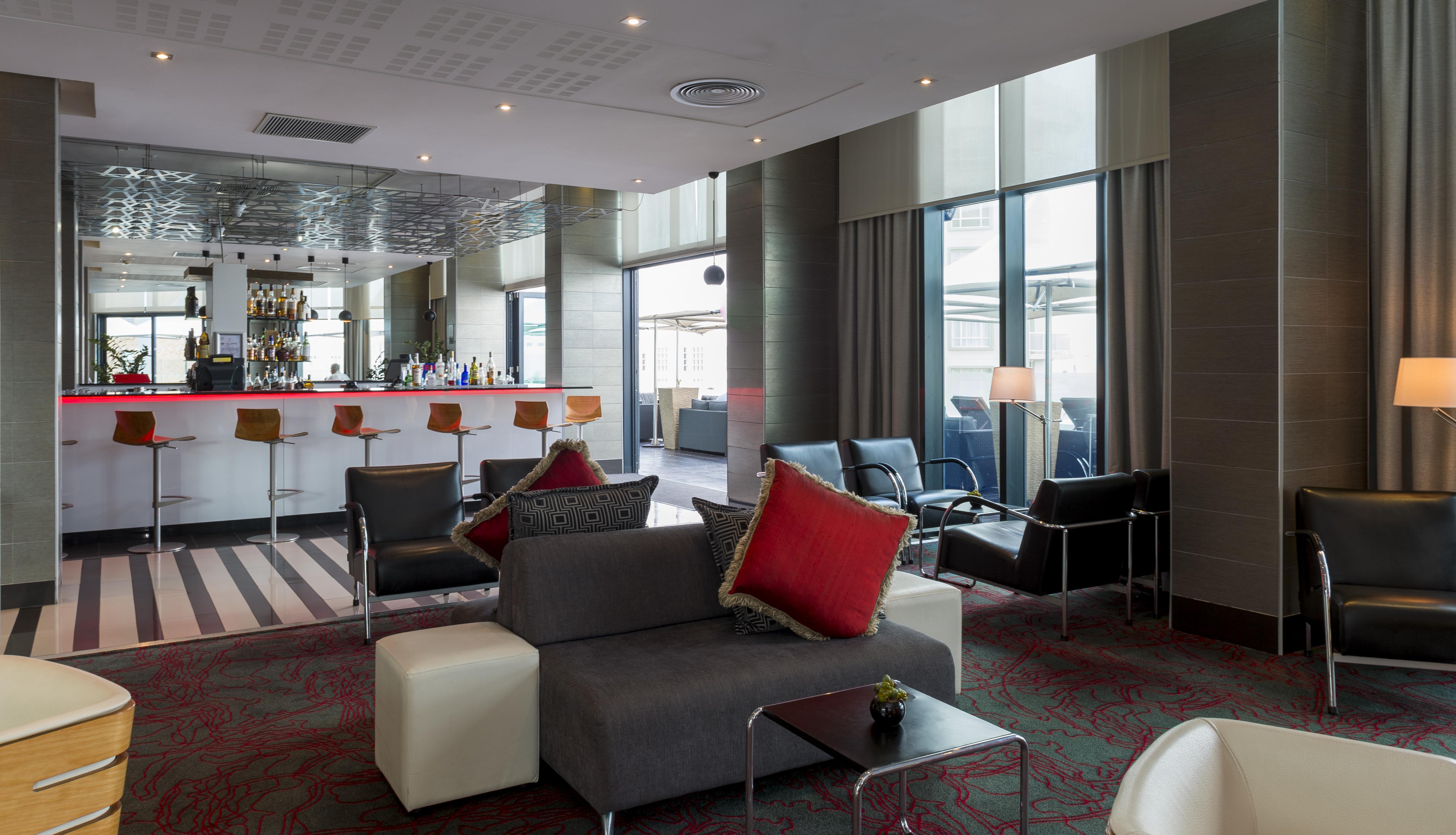 Radisson Blu Hotel, Port Elizabeth Exterior photo The lounge at the hotel
