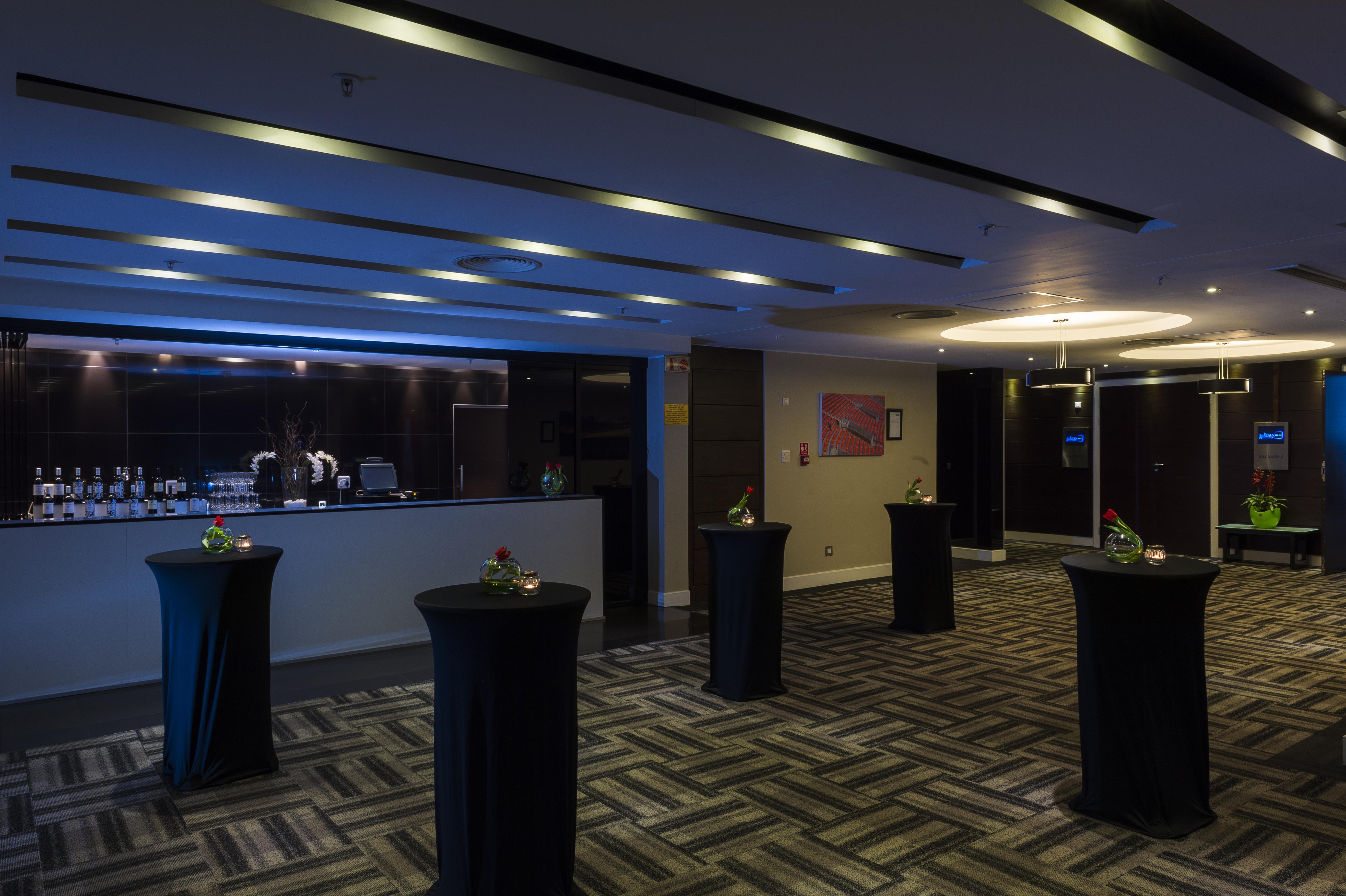 Radisson Blu Hotel, Port Elizabeth Exterior photo The bar at the 10th floor