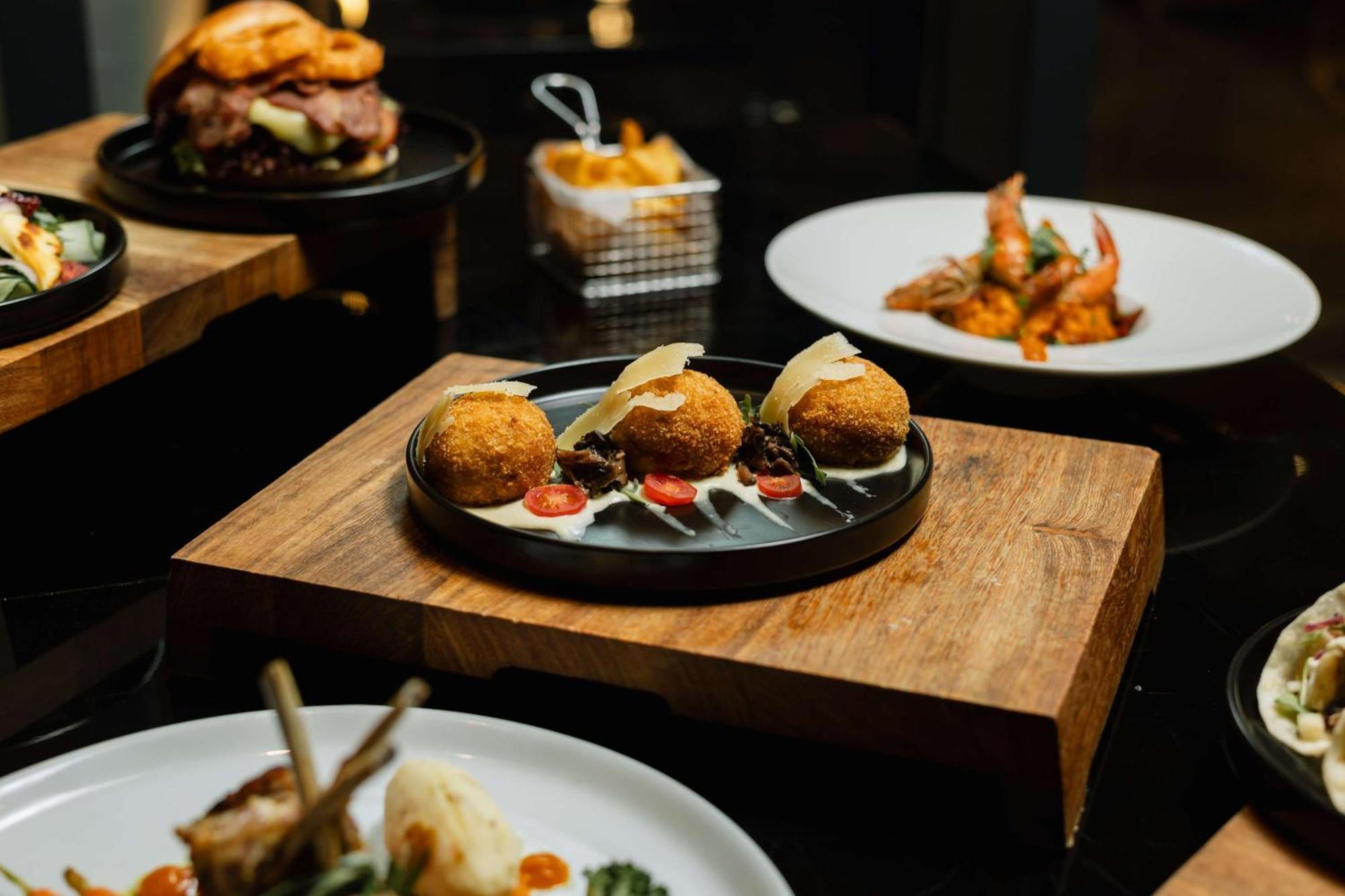 Radisson Blu Hotel, Port Elizabeth Exterior photo A selection of tapas