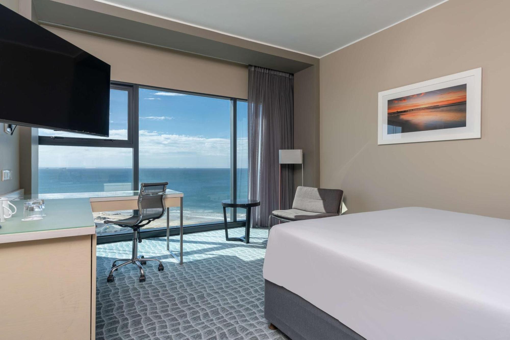 Radisson Blu Hotel, Port Elizabeth Exterior photo A guest room at Hilton San Diego Bayfront