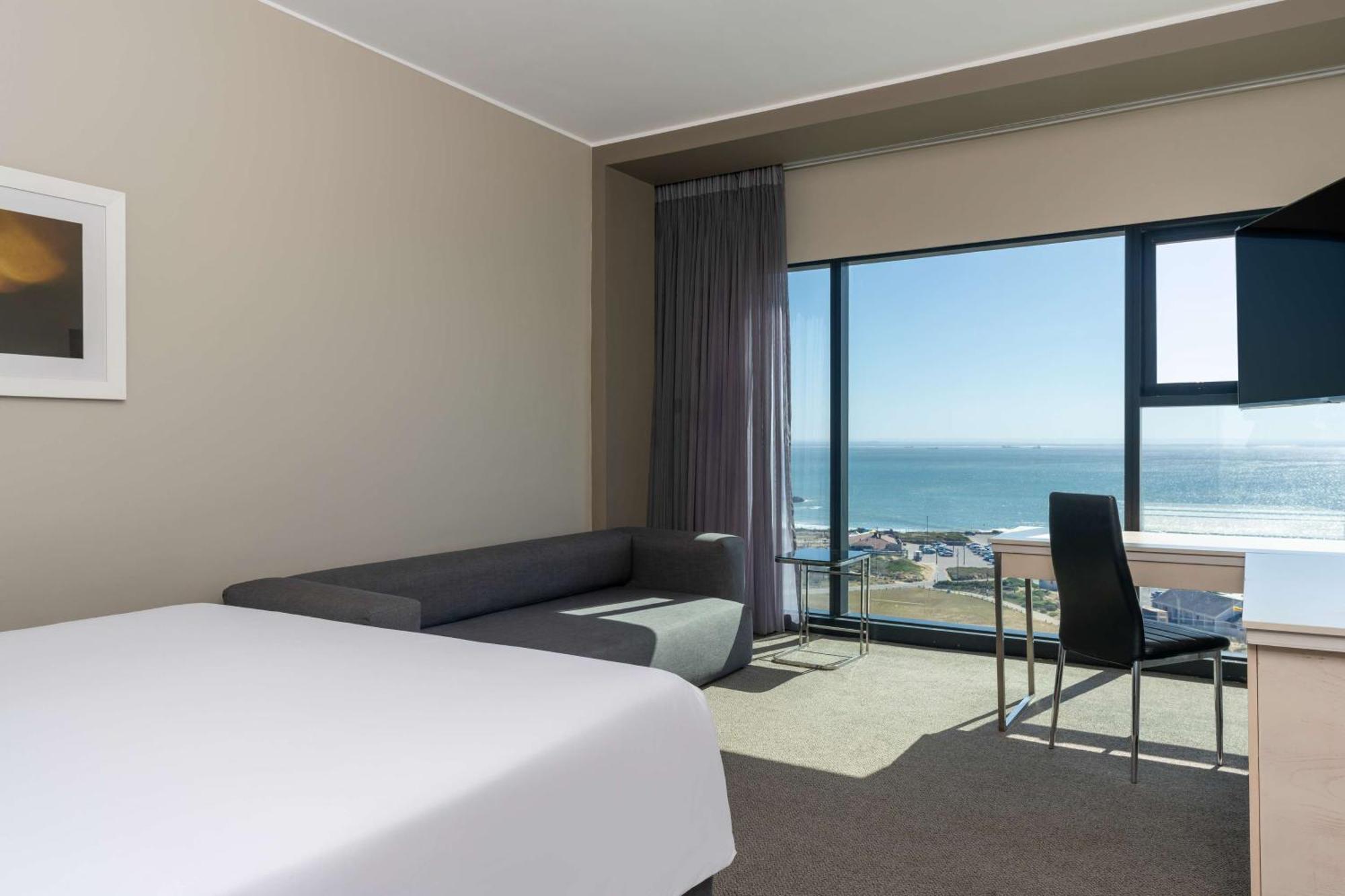 Radisson Blu Hotel, Port Elizabeth Exterior photo A room at the hotel