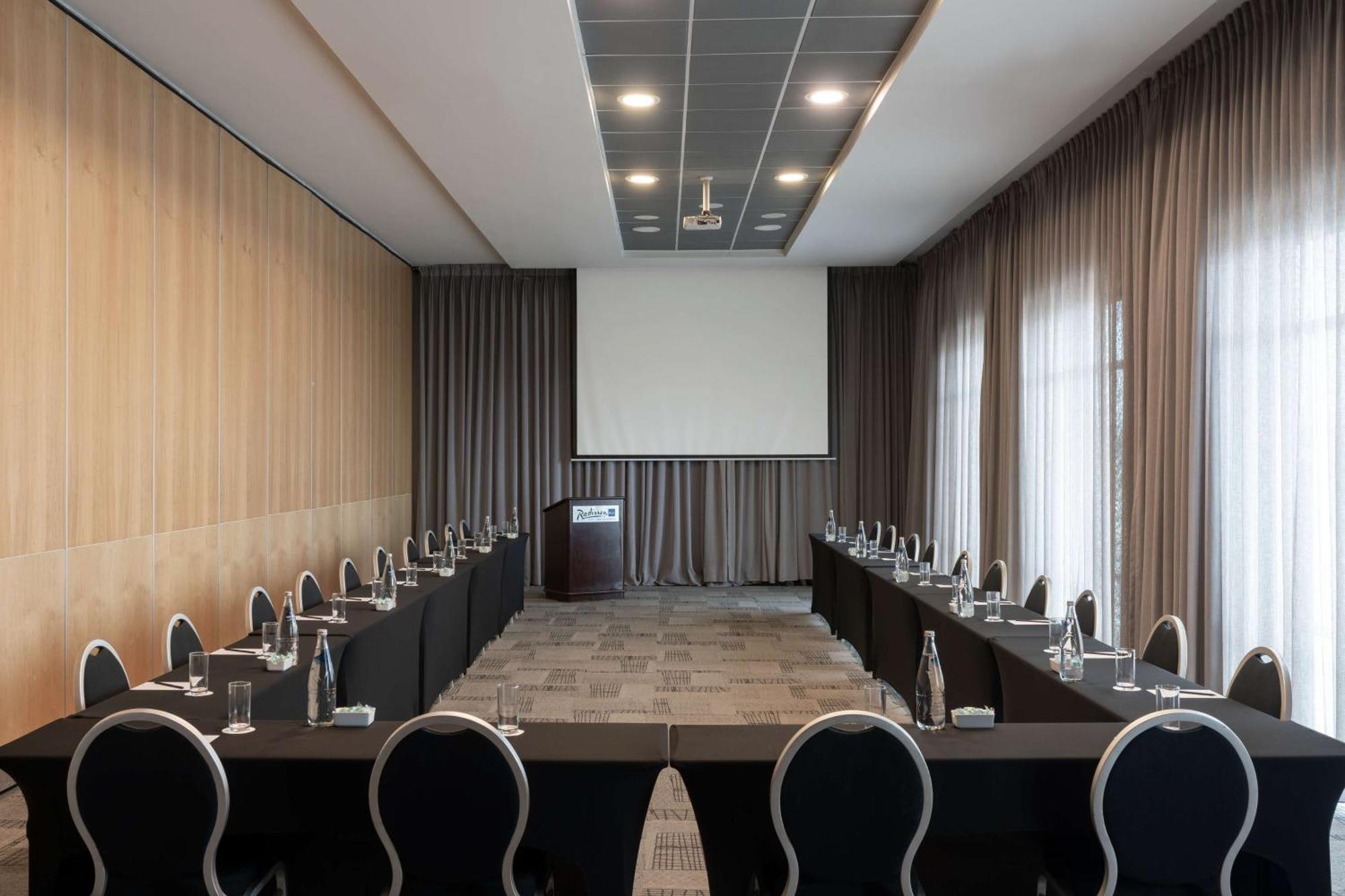 Radisson Blu Hotel, Port Elizabeth Exterior photo Meeting room