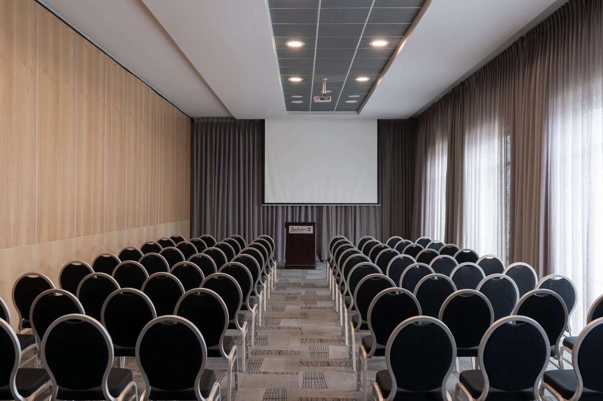 Radisson Blu Hotel, Port Elizabeth Exterior photo Meeting room