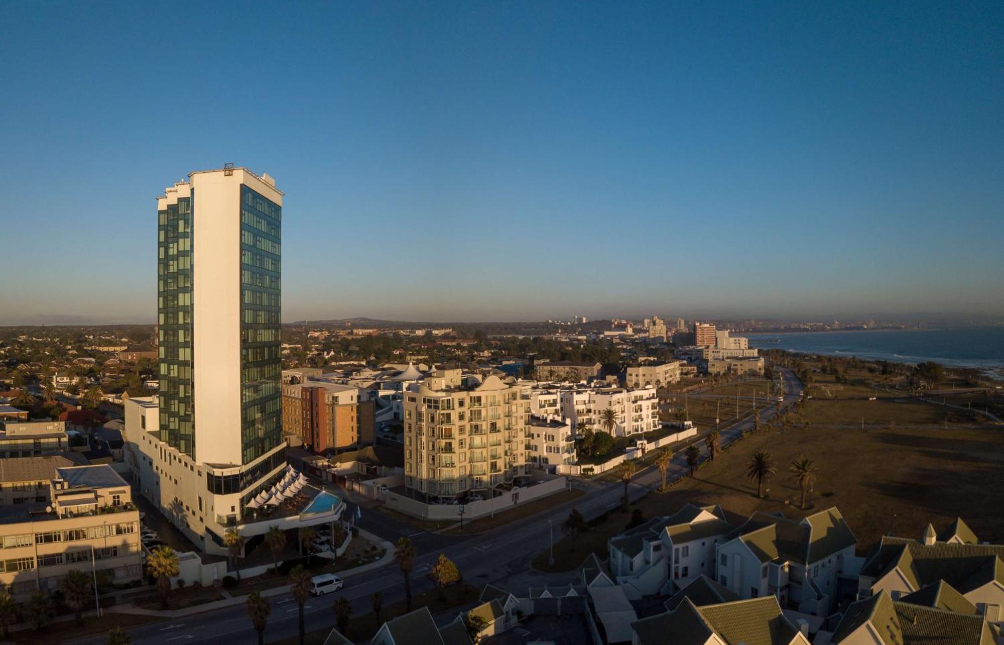 Radisson Blu Hotel, Port Elizabeth Exterior photo Aerial view of the East Village neighborhood