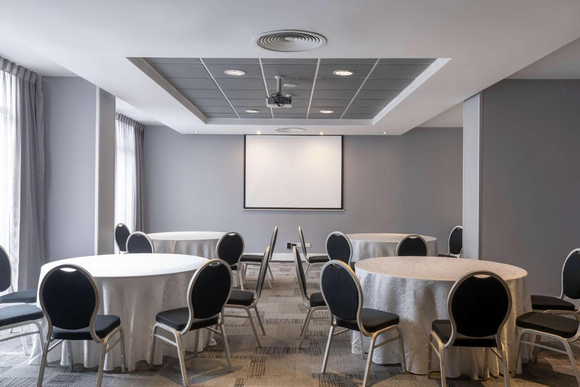 Radisson Blu Hotel, Port Elizabeth Exterior photo A meeting room