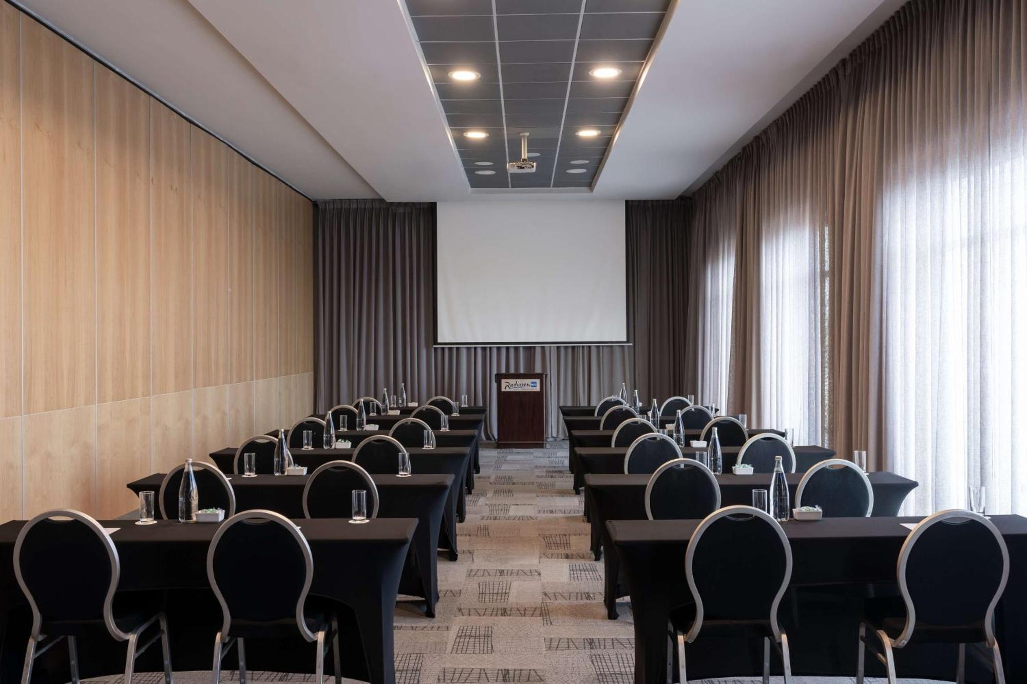 Radisson Blu Hotel, Port Elizabeth Exterior photo Meeting room