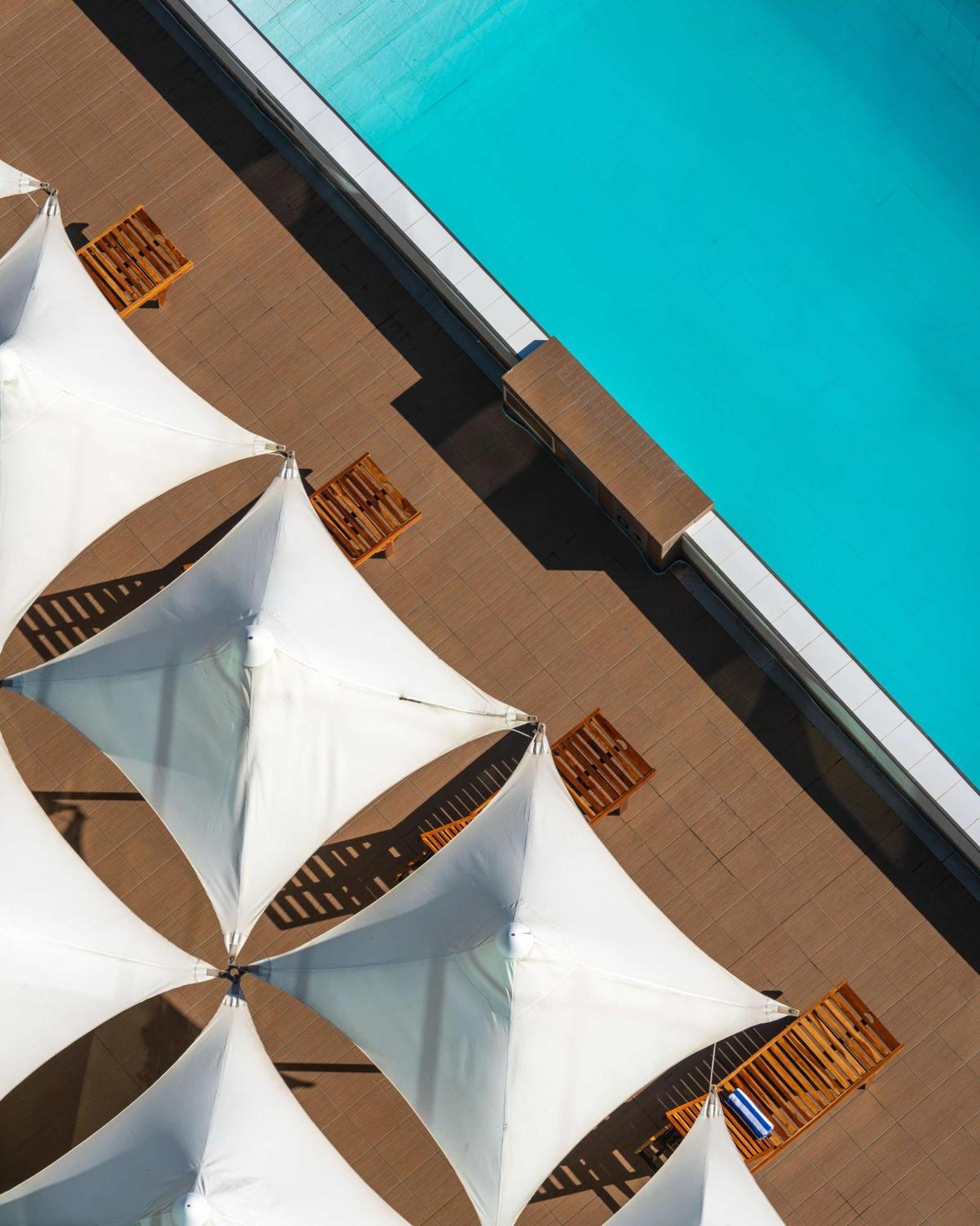 Radisson Blu Hotel, Port Elizabeth Exterior photo The pool at the hotel