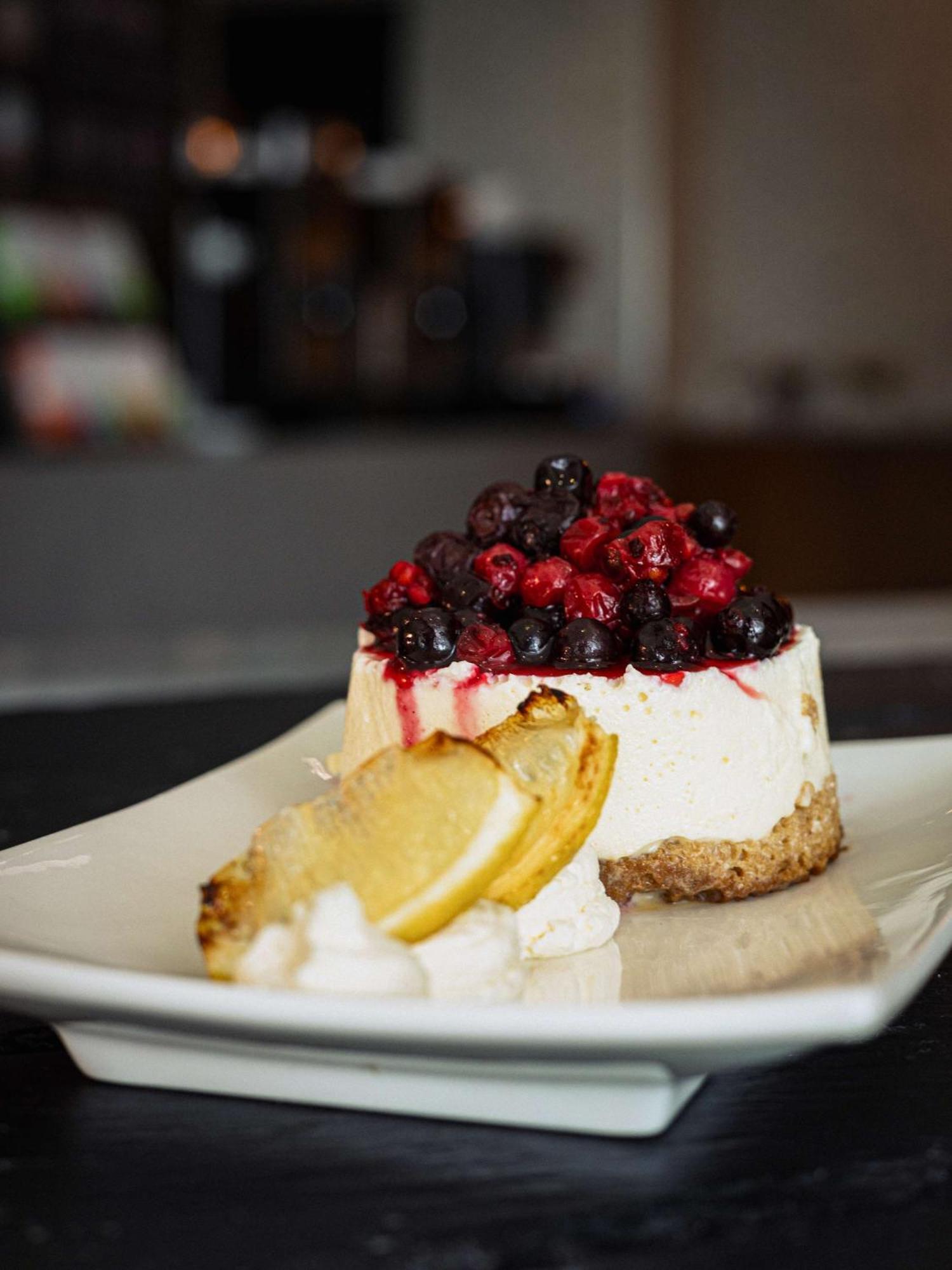 Radisson Blu Hotel, Port Elizabeth Exterior photo A cheesecake