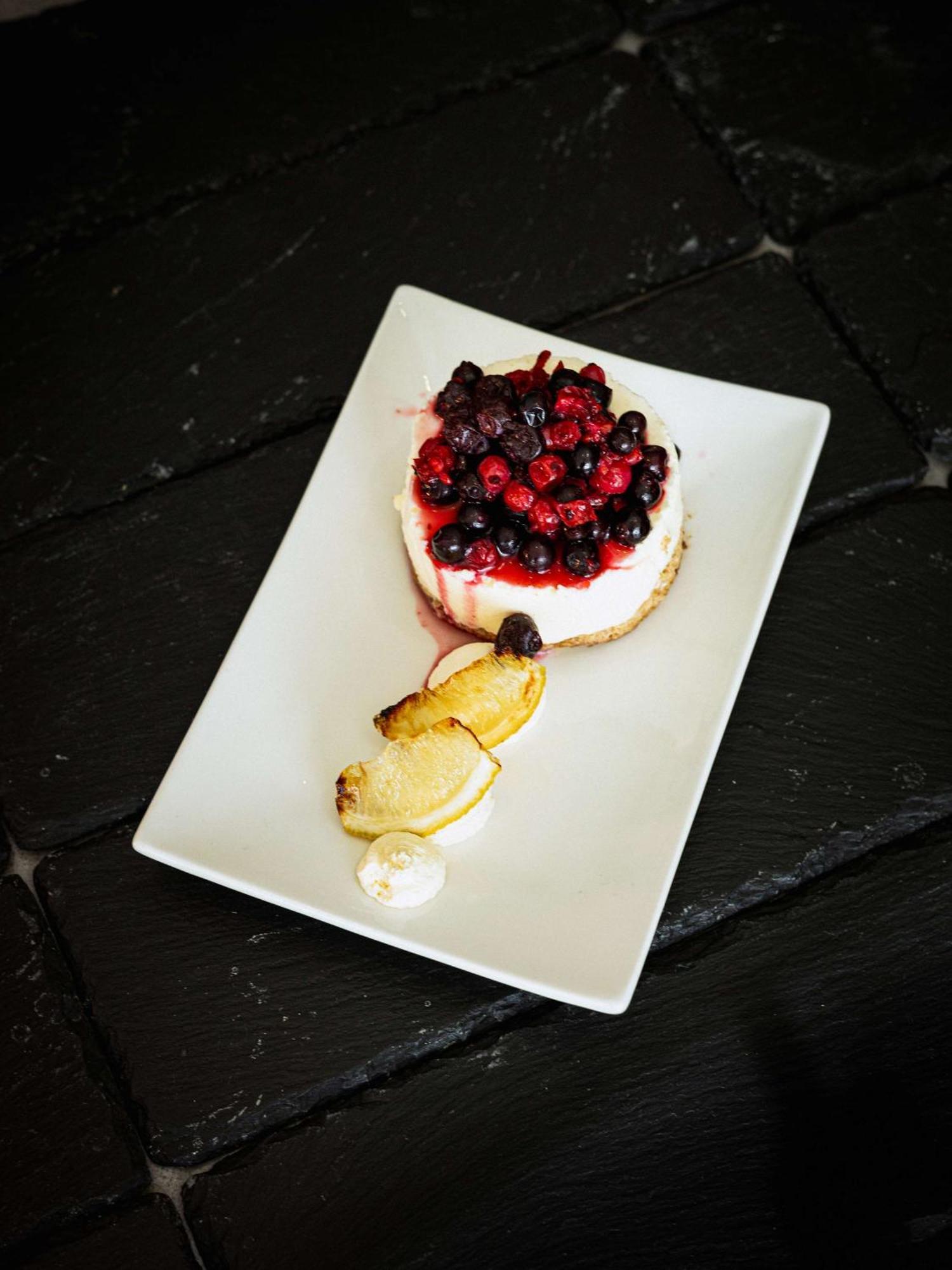 Radisson Blu Hotel, Port Elizabeth Exterior photo A cheesecake with mixed berries