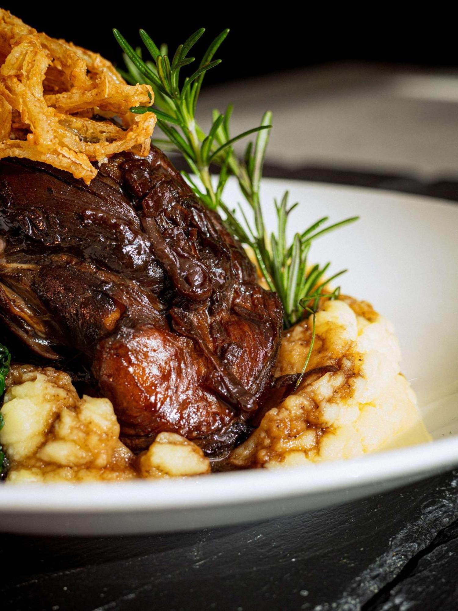 Radisson Blu Hotel, Port Elizabeth Exterior photo A braised short rib